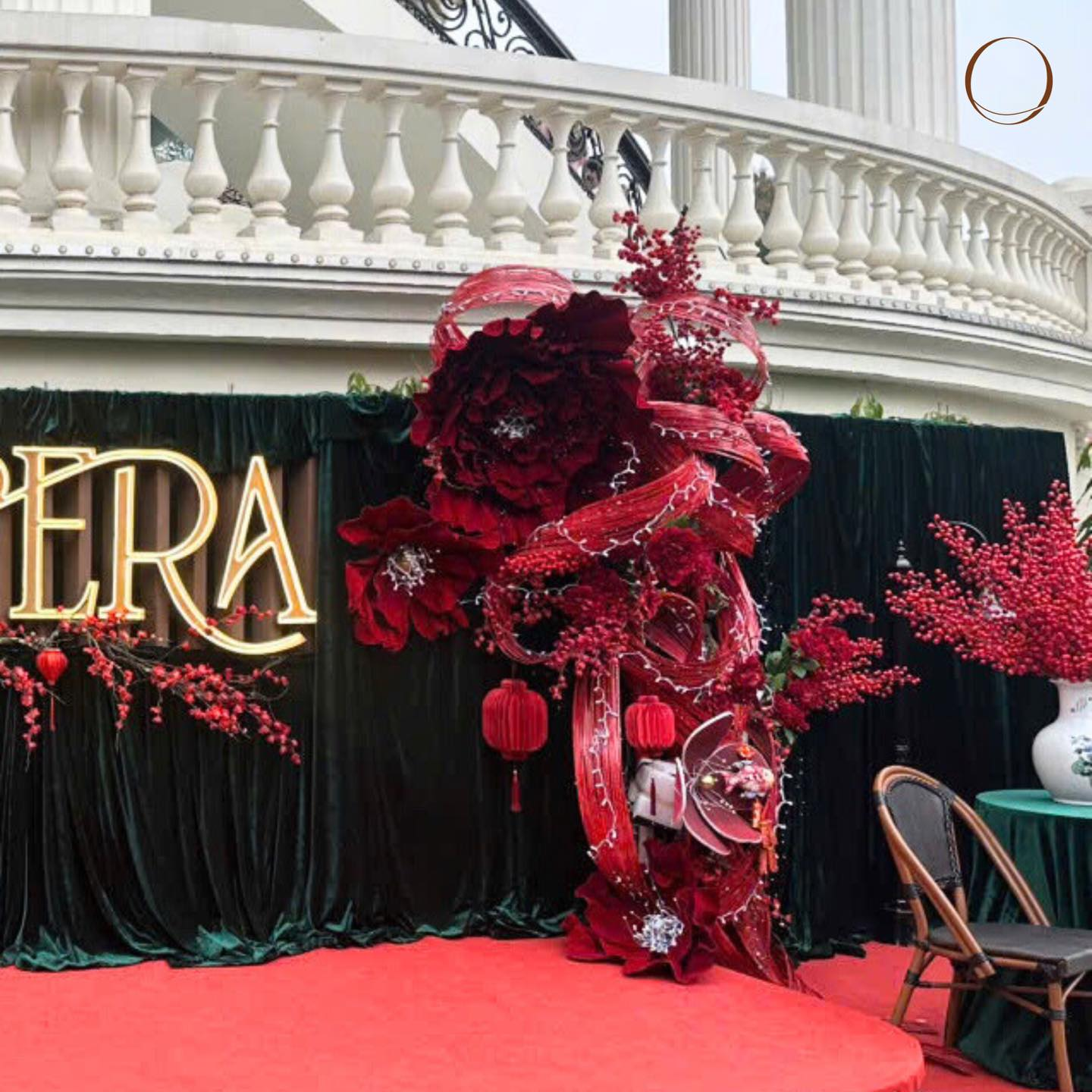 Mẹ bỉm Mai Ngọc đưa bé Panda đi dạo, vô tình tiết lộ dinh thự nhà chồng trang hoàng Tết lộng lẫy, xa hoa- Ảnh 3.