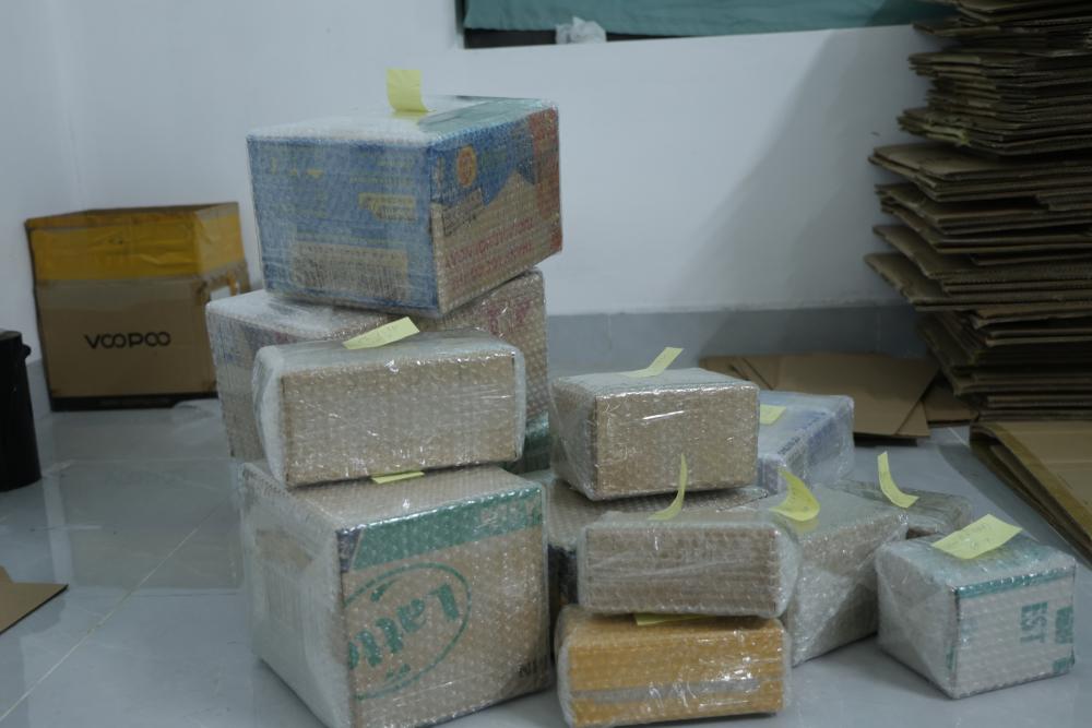 Khám xét khẩn cấp 4 kho hàng trong chuyên án đặc biệt lớn, bắt 'trùm' cầm đầu Nguyễn Tuấn Anh SN 1993 - Ảnh 3.