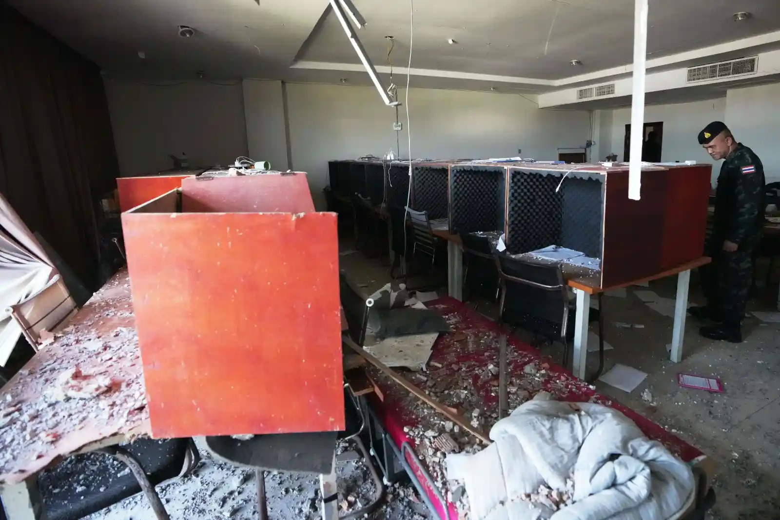 Nạn nhân ồ ạt tháo chạy khỏi “khu lừa đảo” ở Campuchia - Ảnh 3. Nạn nhân ồ ạt tháo chạy khỏi “khu lừa đảo” ở Campuchia - Ảnh 3.