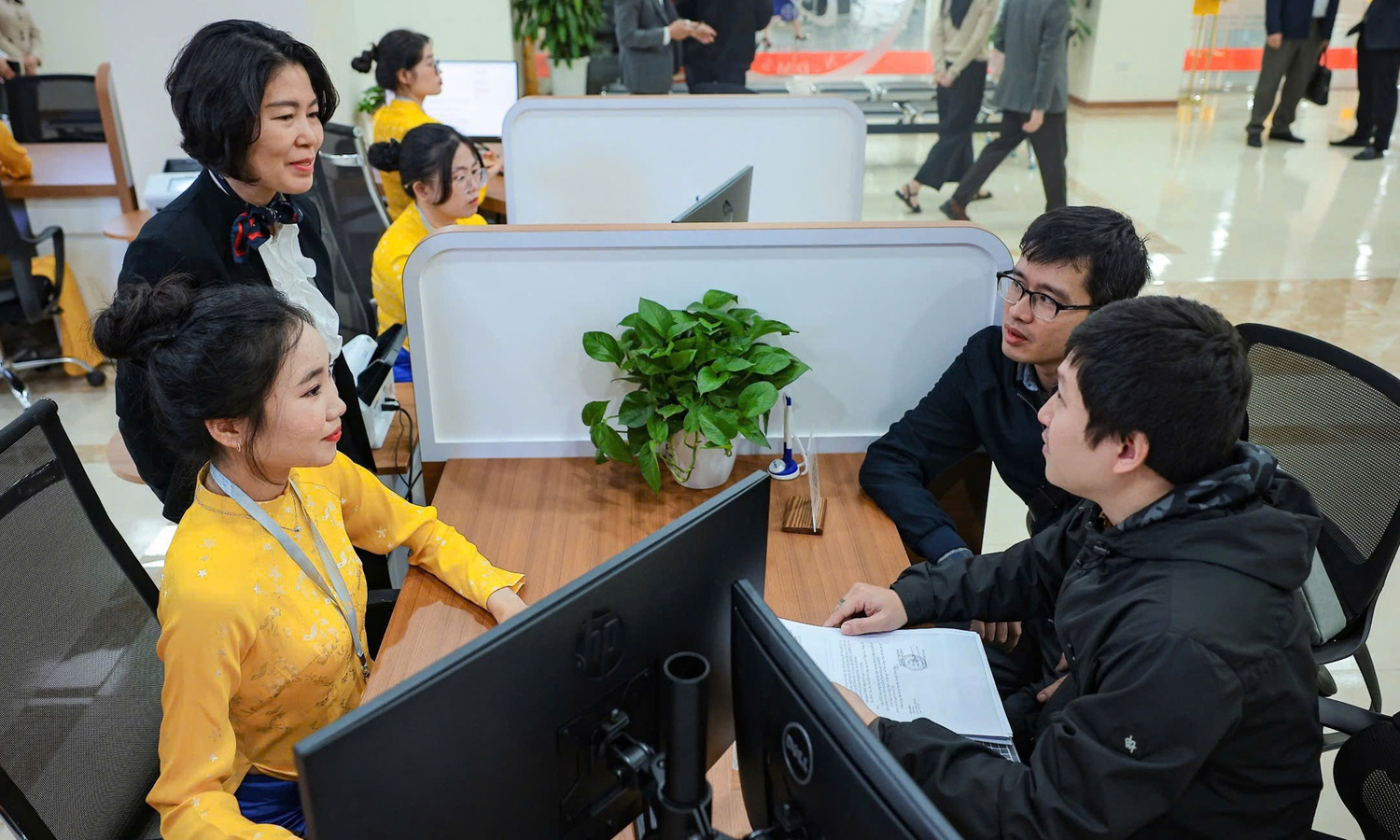 Thủ tướng yêu cầu cải cách tiền lương và đãi ngộ công chức giai đoạn 2026 - 2030 - Ảnh 1.