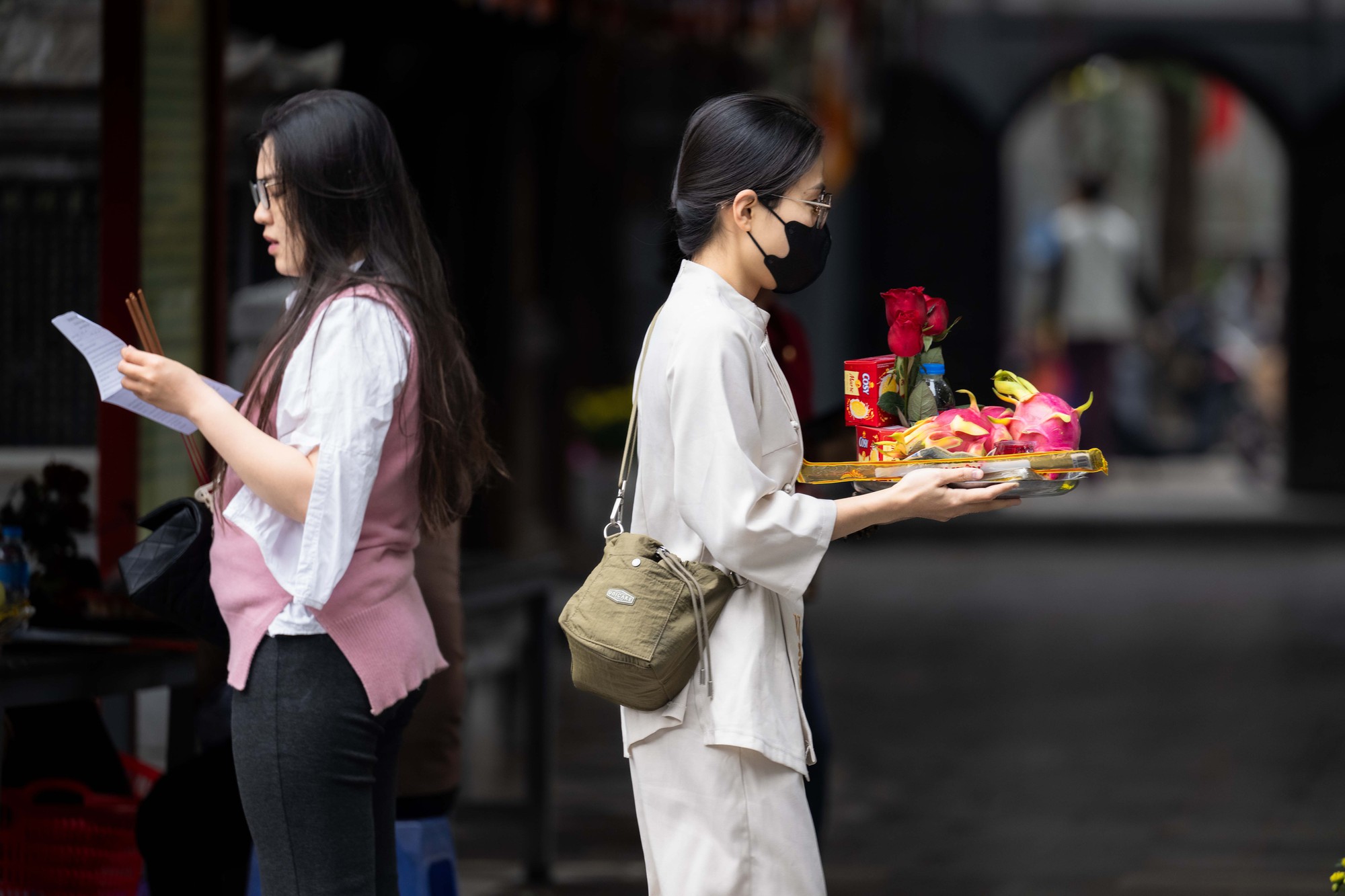 Chùa Hà đông nghẹt dịp Valentine 2026, nơi cầu duyên của giới trẻ - Ảnh 4.