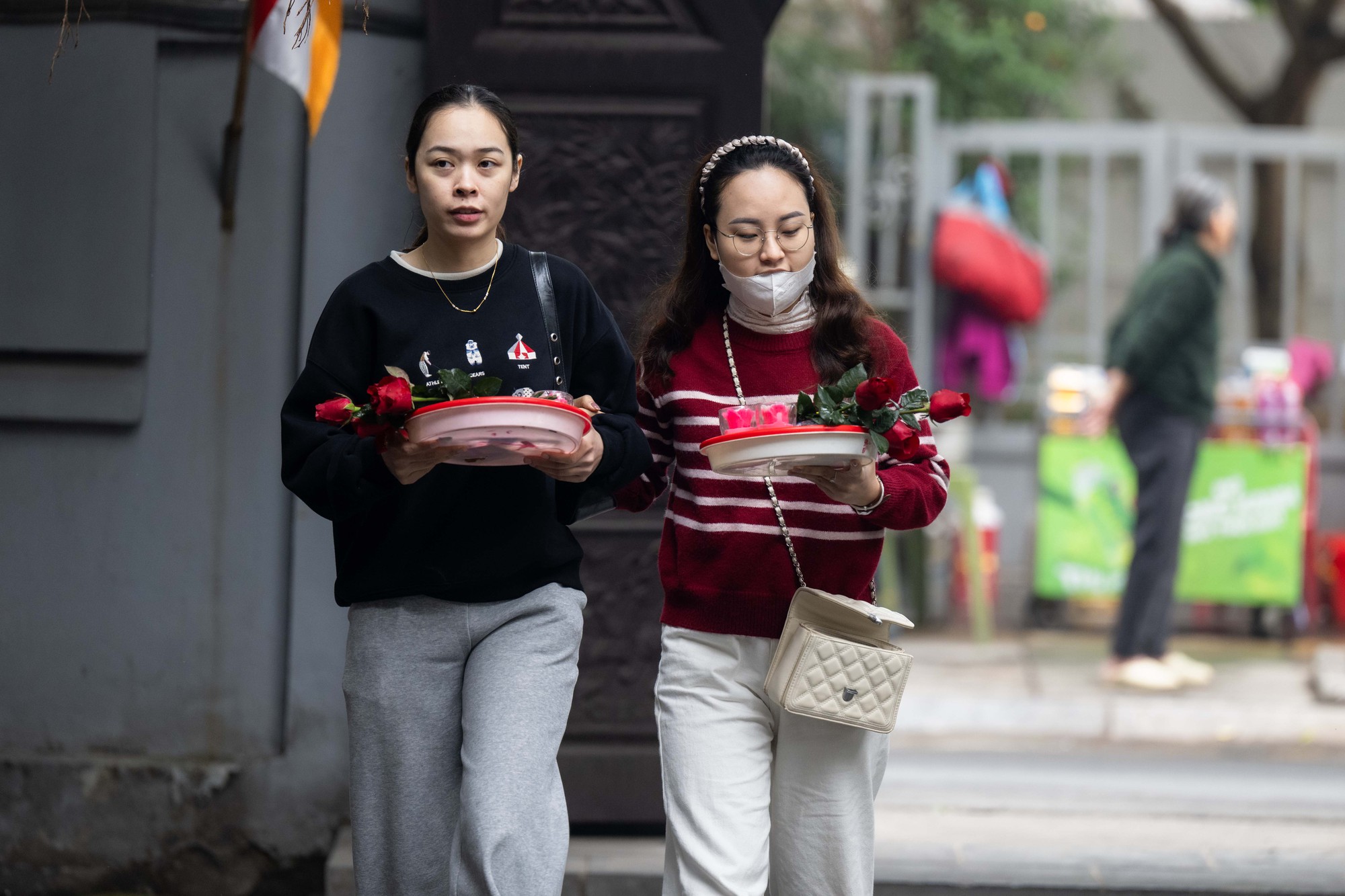 Chùa Hà đông nghẹt dịp Valentine 2026, nơi cầu duyên của giới trẻ - Ảnh 6.