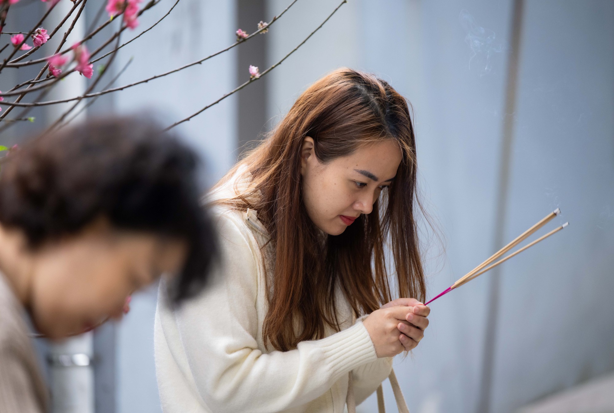 Chùa Hà đông nghẹt dịp Valentine 2026, nơi cầu duyên của giới trẻ - Ảnh 1.