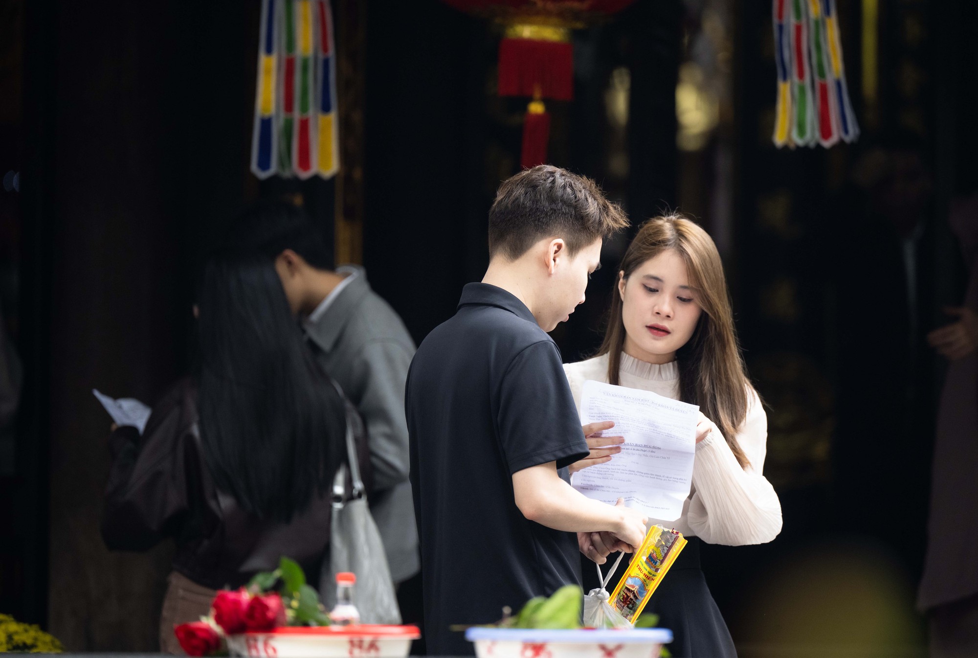 Chùa Hà đông nghẹt dịp Valentine 2026, nơi cầu duyên của giới trẻ - Ảnh 11.