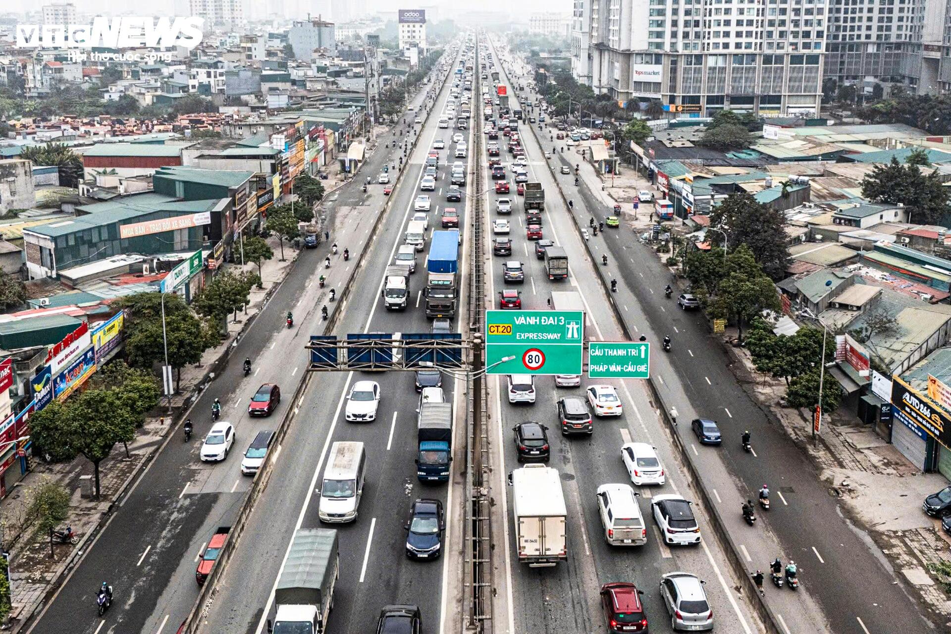 Người dân ùn ùn về quê , Vành đai 3 Hà Nội ùn tắc kéo dài 5km sáng 26 Tết - Ảnh 2.