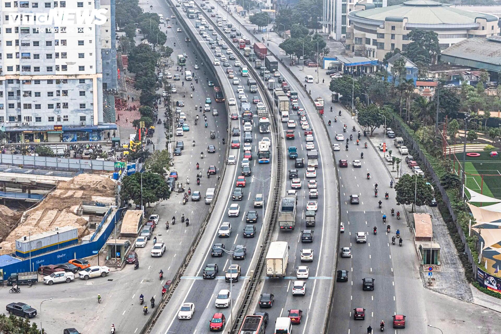Người dân ùn ùn về quê , Vành đai 3 Hà Nội ùn tắc kéo dài 5km sáng 26 Tết - Ảnh 5.