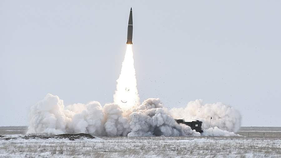 Nga ph&oacute;ng h&agrave;ng chục t&ecirc;n lửa Iskander - M tấn c&ocirc;ng Ukraine đ&ecirc;m 12 / 2 - Ảnh 1.