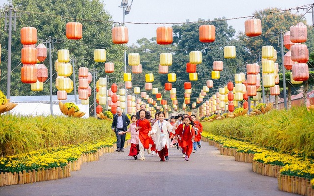 Hà Nội sẽ có thêm đường hoa đúng Tết năm nay: Lần đầu diễn ra tại Di sản UNESCO - Ảnh 2.