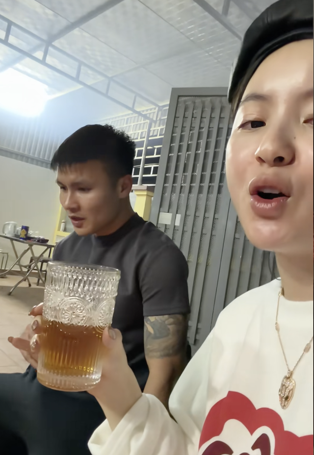 Không khí Tết rộn ràng nhà Quang Hải: Chu Thanh Huyền 