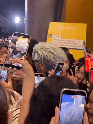 Khoảnh khắc 2 giây gây bức xúc tại sự kiện của Trấn Thành- Ảnh 1.