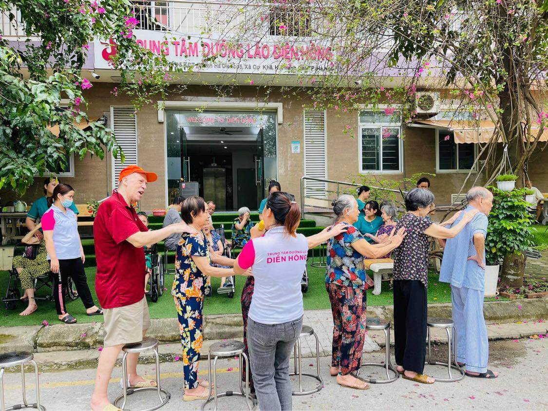 Bên trong viện dưỡng lão cao cấp ở Thủ đô: Sáng tập dưỡng sinh, chiều trị liệu, tối hát karaoke - Ảnh 1.