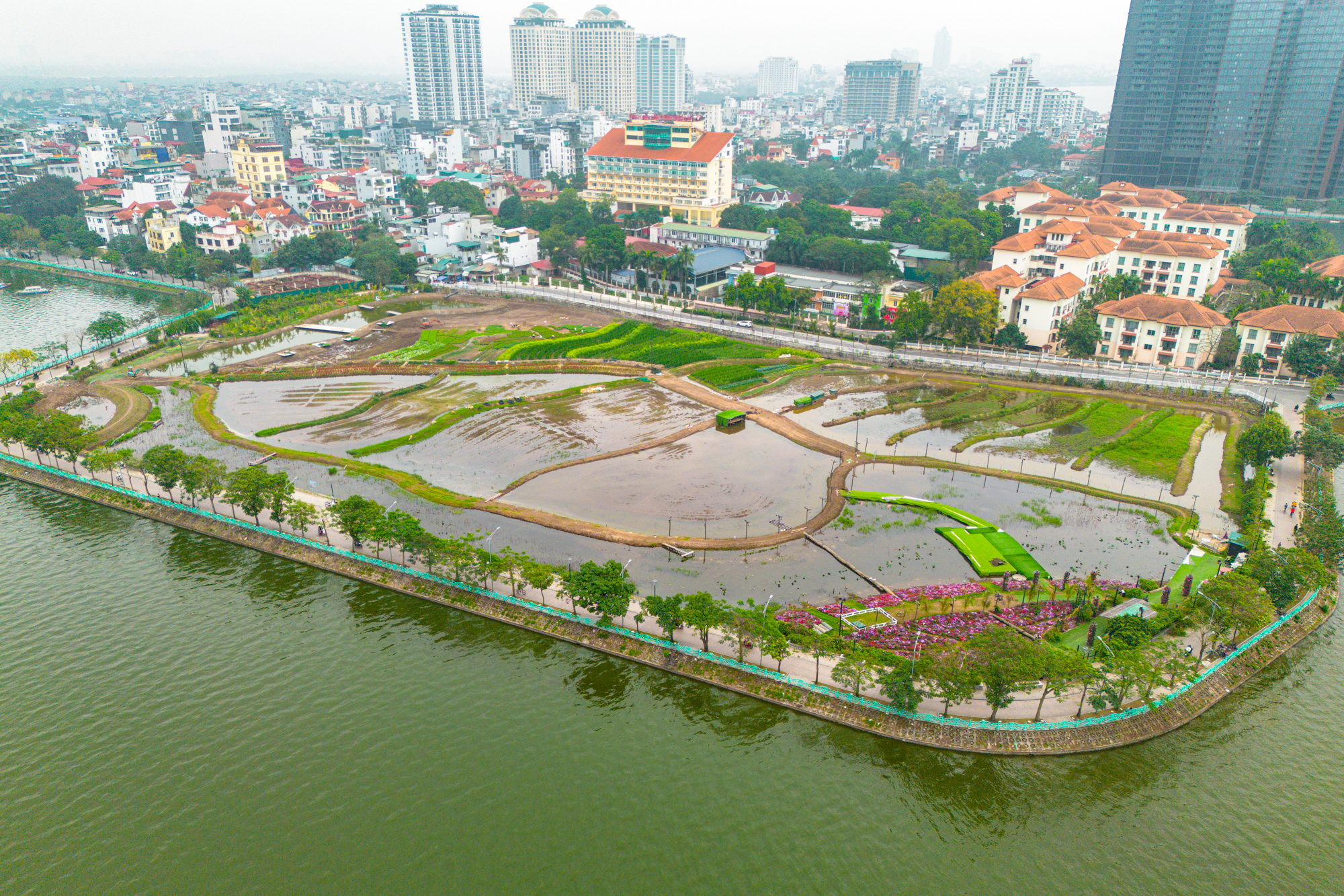 To&agrave;n cảnh dự &aacute;n 30.000 tỷ gi&uacute;p hồ T&acirc;y &ldquo;lột x&aacute;c&rdquo;: Giữ nguy&ecirc;n mặt nước, th&ecirc;m vườn hoa, quảng trường nổi v&agrave; b&atilde;i xe ngầm- Ảnh 16.