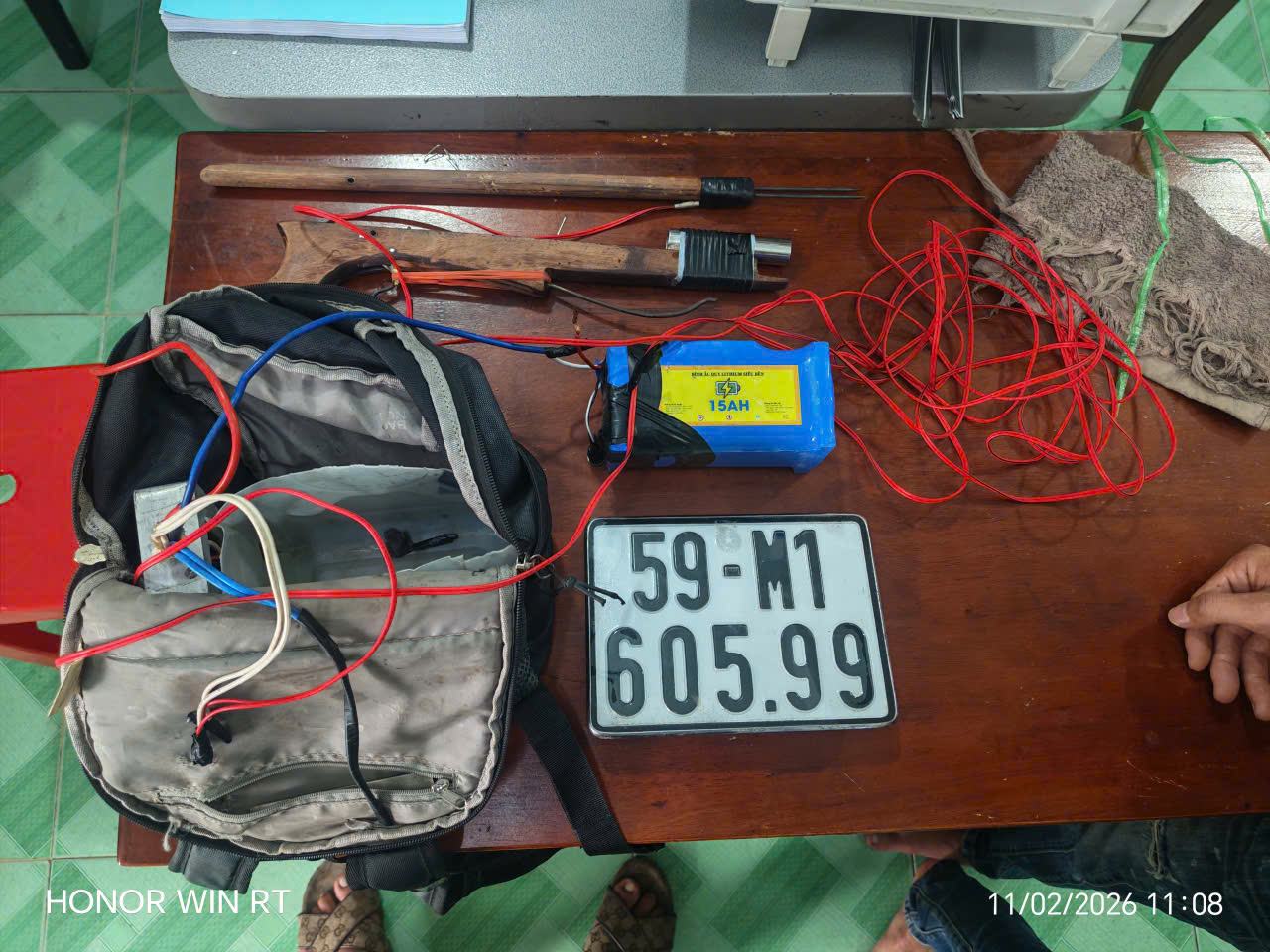 Công an TPHCM bắt hai người trộm chó gây xôn xao dư luận - Ảnh 2. Công an TPHCM bắt hai người trộm chó gây xôn xao dư luận - Ảnh 2.