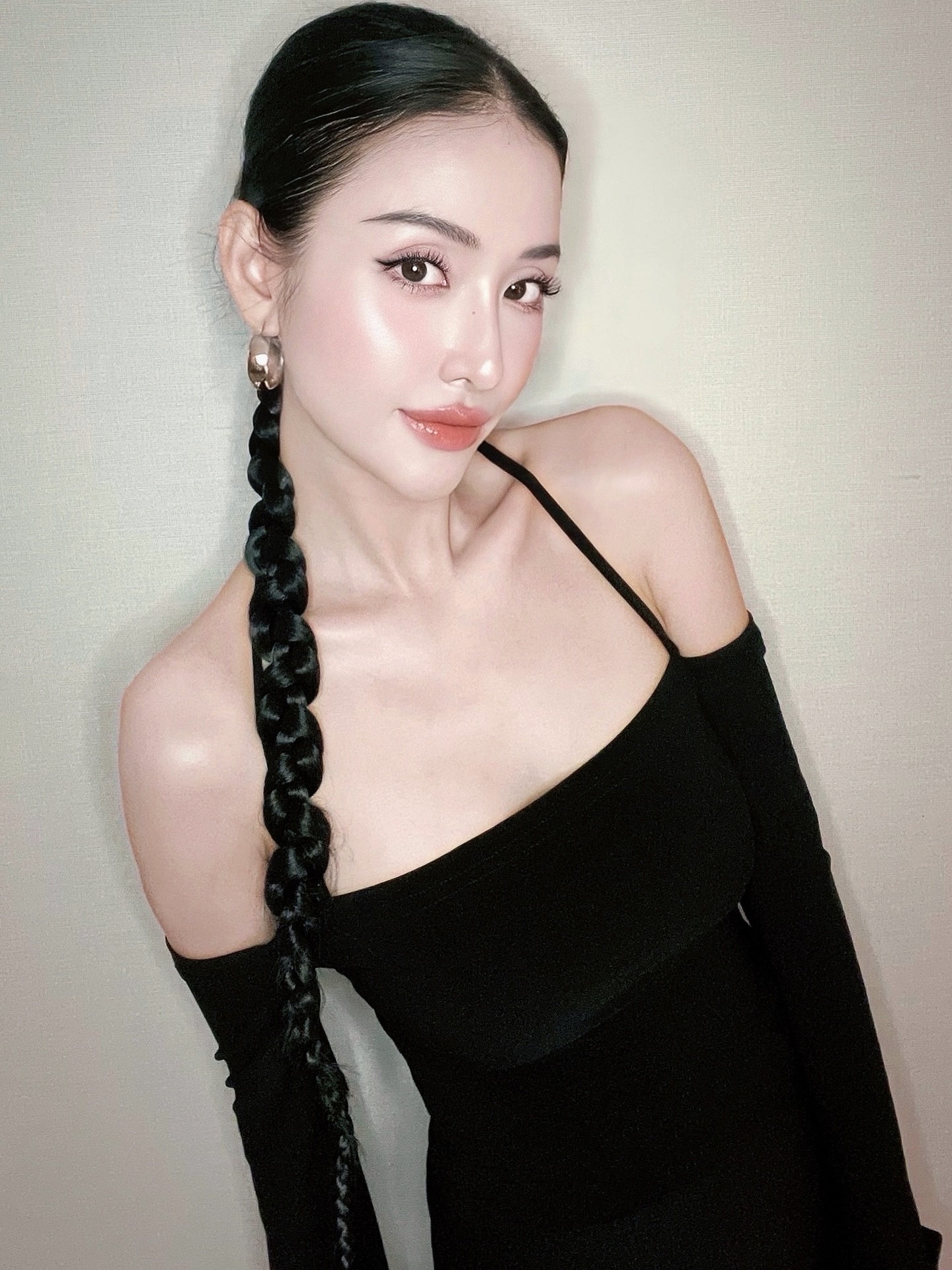 Trấn Thành tươi rói khi gặp lại người yêu cũ, thái độ với Hari Won mới đáng bàn- Ảnh 4.