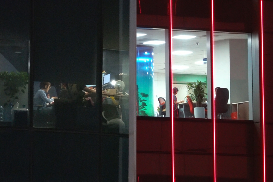 VIDEO: 26 Tết - đ&ecirc;m tăng ca cuối c&ugrave;ng của d&acirc;n ng&acirc;n h&agrave;ng ở H&agrave; Nội v&agrave; TP.HCM c&oacute; g&igrave; đặc biệt?- Ảnh 5.