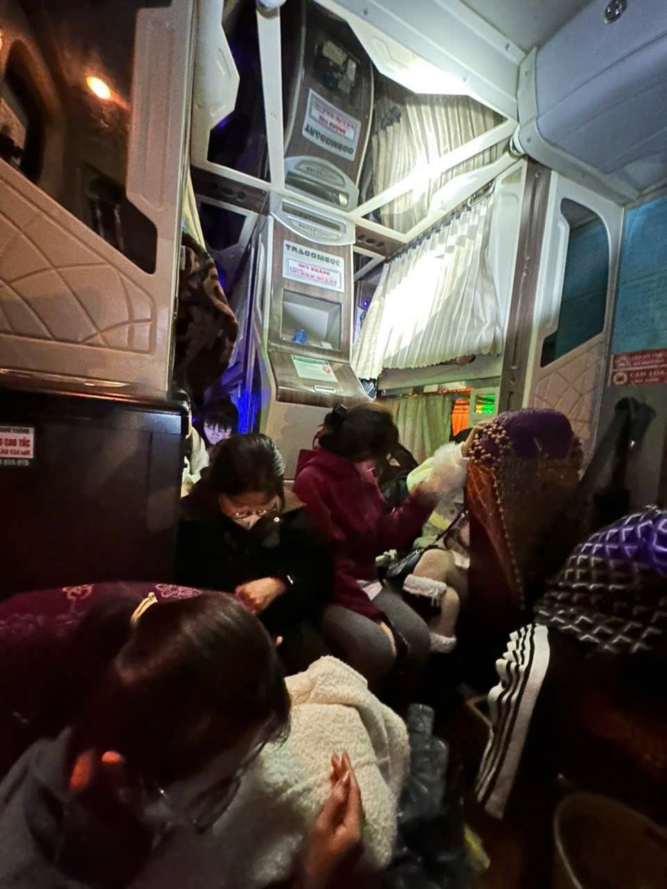 Kỷ lục: Xe khách bị phạt gần 300 triệu đồng ngày cận Tết và khung cảnh 'không thể tưởng tượng' bên trong - Ảnh 1.
