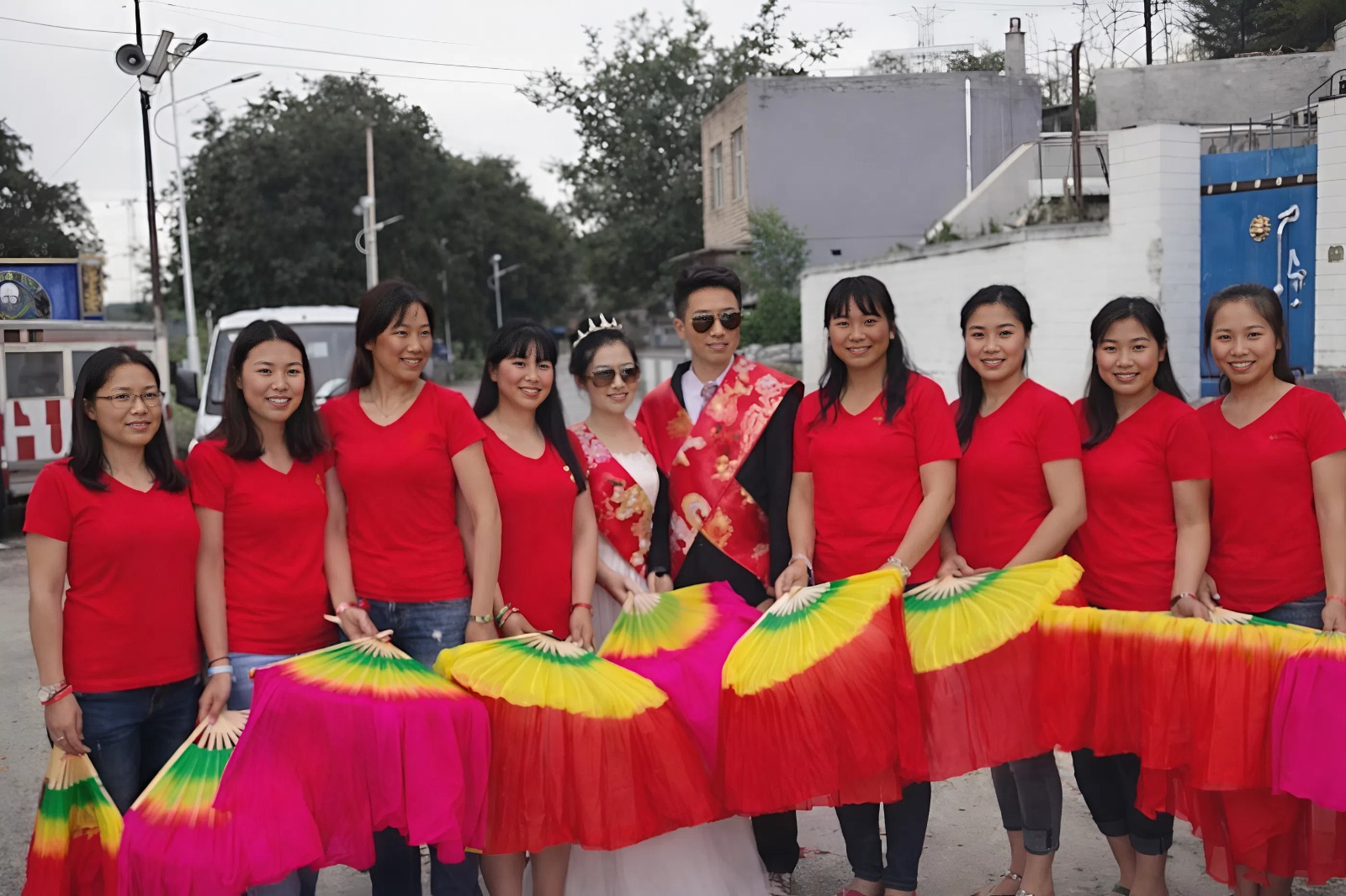 11 chị gái hy sinh 1 tỷ mua nhà cho em trai cưới vợ - Ảnh 2.