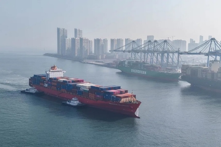 T&agrave;u chở h&agrave;ng xuy&ecirc;n Đại T&acirc;y Dương ho&agrave;n to&agrave;n bằng năng lượng xanh - Ảnh 2.