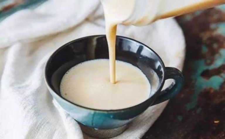 Uống Sữa Tươi Hay Sữa Chua Tốt Hơn? Câu Trả Lời Không Đơn Giản Như Bạn Nghĩ - Ảnh 1.