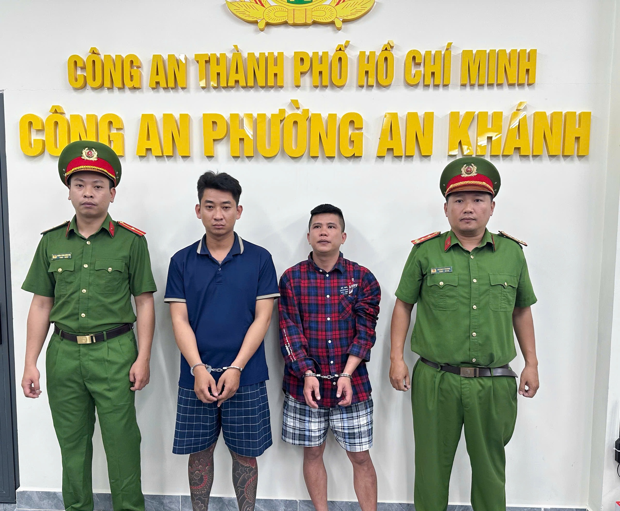 Công an TPHCM bắt hai người trộm chó gây xôn xao dư luận - Ảnh 1. Công an TPHCM bắt hai người trộm chó gây xôn xao dư luận - Ảnh 1.