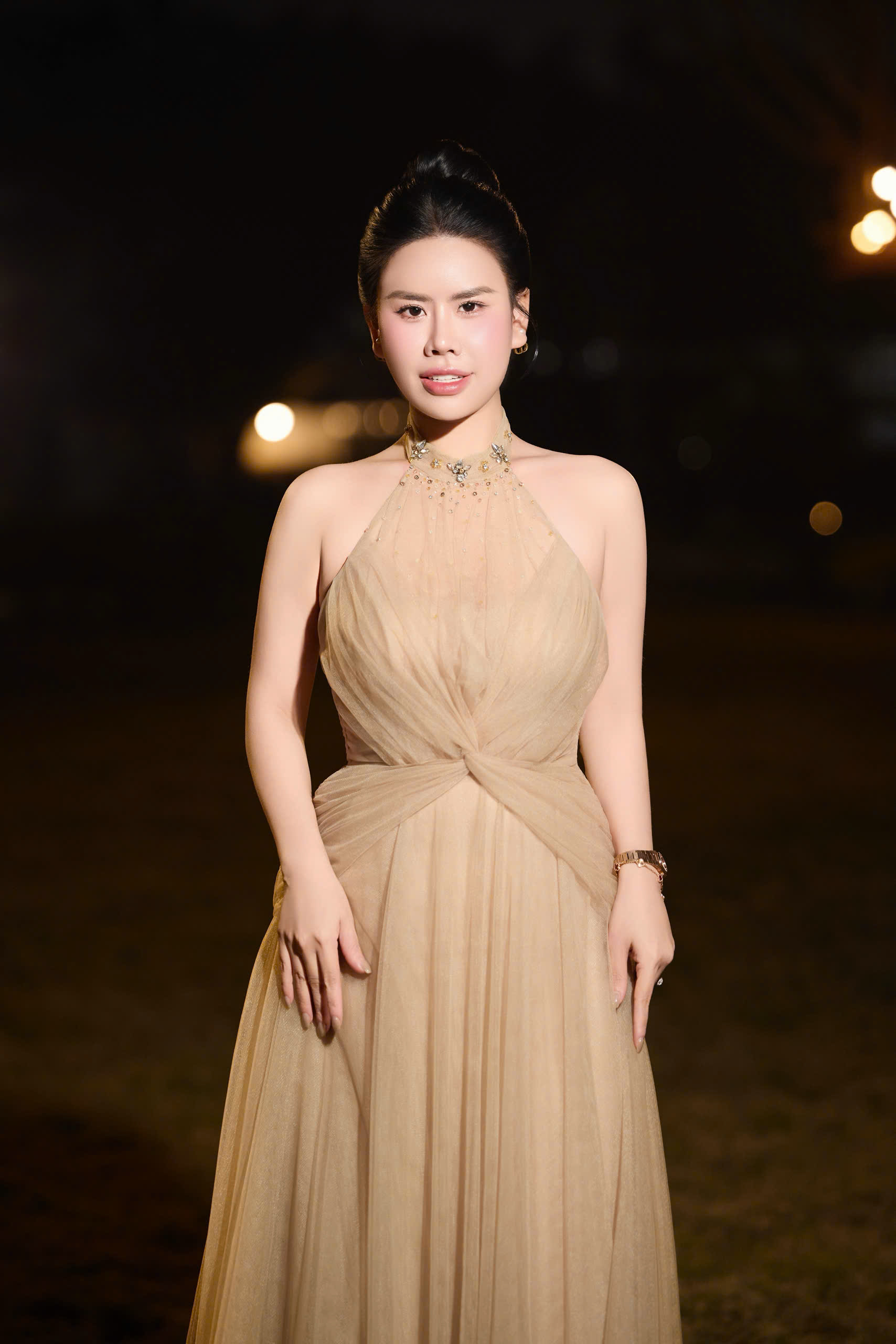 Ca sĩ Phùng Linh Trang trở lại với “Không Phải Cổ Tích” - Ảnh 3. Ca sĩ Phùng Linh Trang trở lại với “Không Phải Cổ Tích” - Ảnh 3.