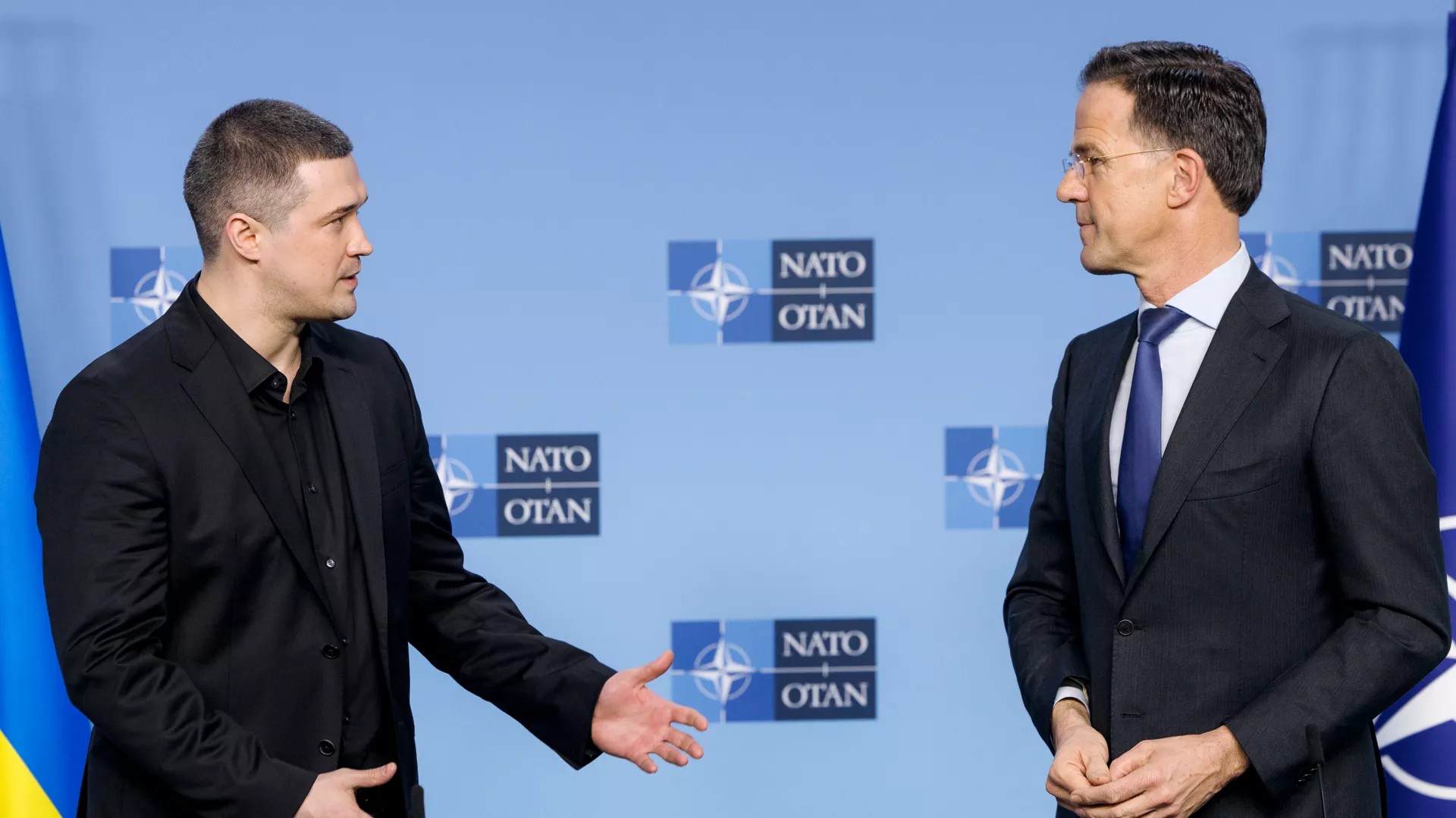 Ukraine nhận "mưa viện trợ", quyết nhắm kinh tế Nga - Ảnh 1.