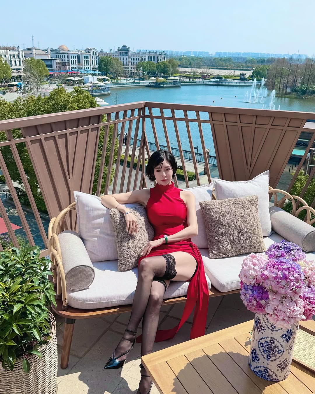 Cuộc sống của "mỹ nhân hot nhất phố đi bộ" không như lời đồn sau khi bỏ chồng đại gia - Ảnh 12.