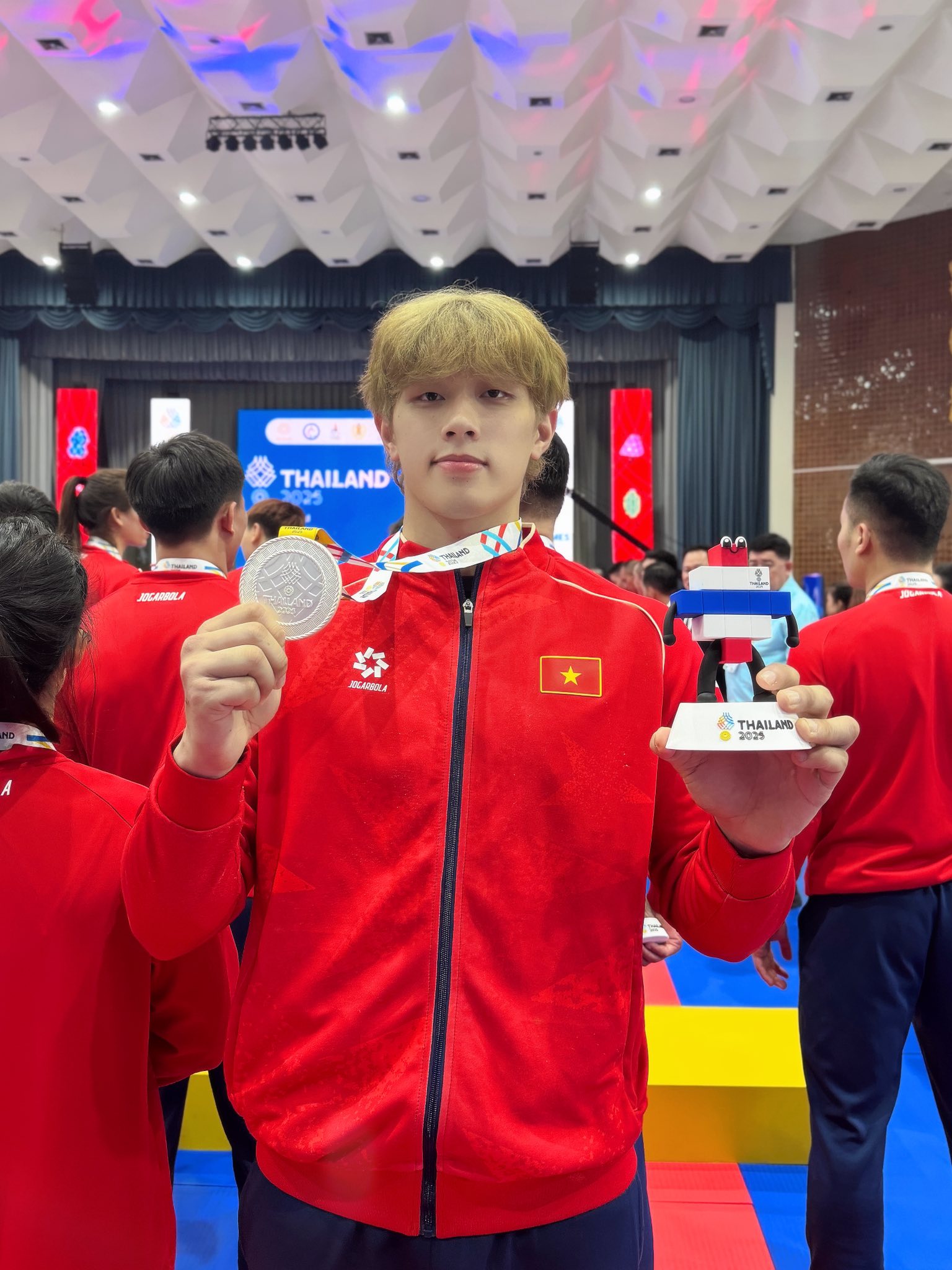 Phỏng vấn Tiển Triển - Hot boy 6 múi viral khắp cõi mạng: Mồ hôi và máu trên sàn đấu dạy tôi sự bền bỉ - Ảnh 2.