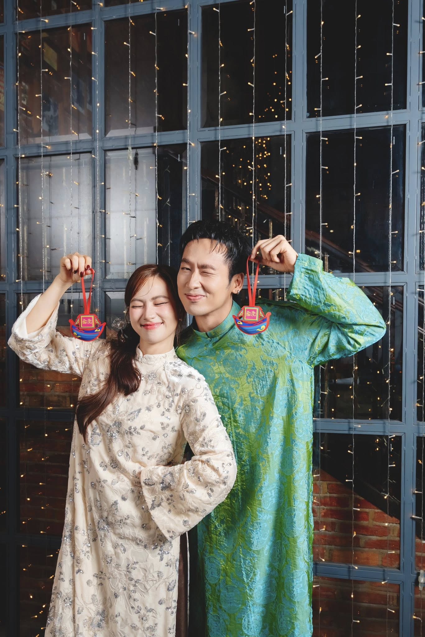 Bắt thóp cặp đôi Vbiz rải hint hẹn hò khắp nơi, ra mắt bố mẹ ngay giữa thảm đỏ thì chối đằng trời- Ảnh 2.