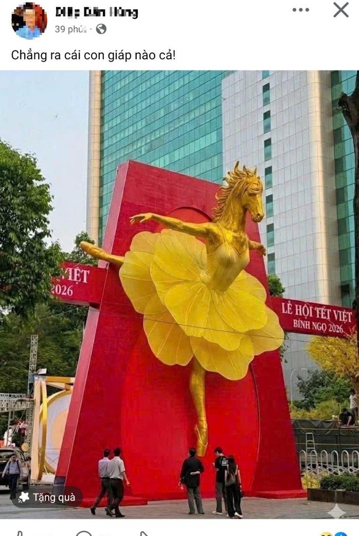 Đăng ảnh cổng chào Tết bị chỉnh sửa bằng AI, người đàn ông bị phạt 7,5 triệu đồng - Ảnh 1.