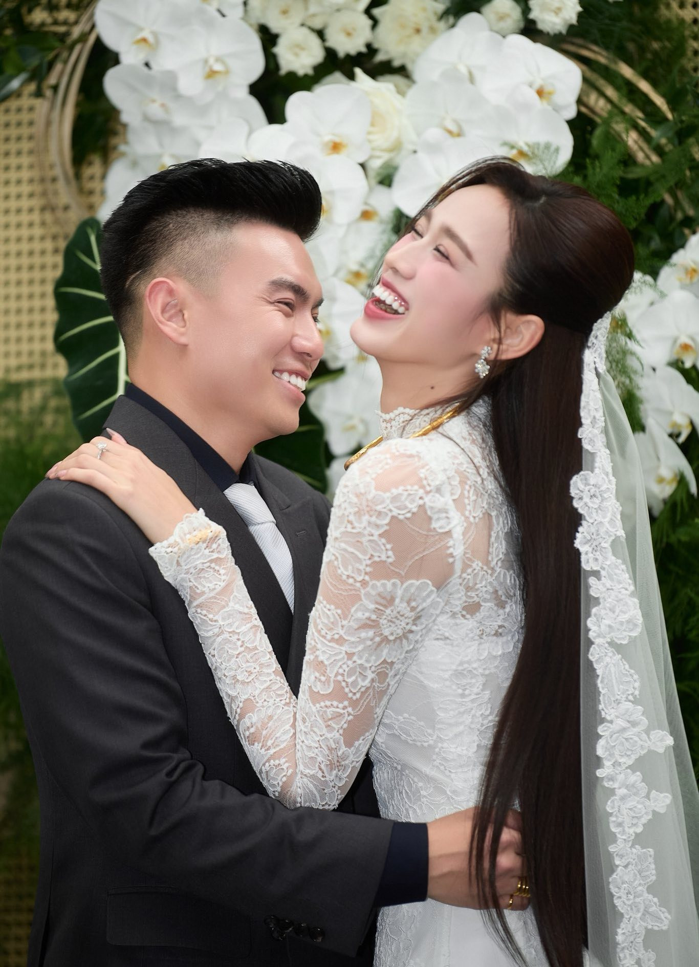 Nụ hôn gây dậy sóng của Đỗ Hà và Viết Vương- Ảnh 4.