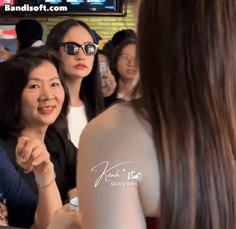 Bắt thóp cặp đôi Vbiz rải hint hẹn hò khắp nơi, ra mắt bố mẹ ngay giữa thảm đỏ thì chối đằng trời- Ảnh 4.