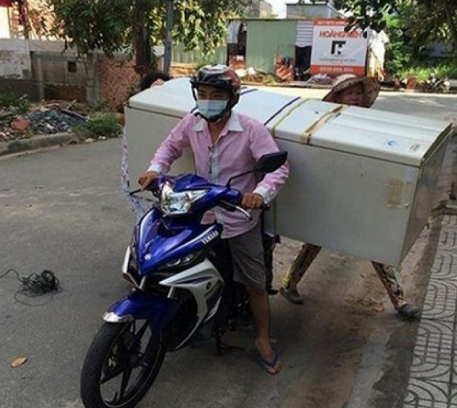 T&ocirc;i vừa cho đi chiếc tủ lạnh cũ m&agrave; nh&agrave; đ&atilde; d&ugrave;ng hơn 10 năm th&igrave; xảy ra chuyện o&aacute;i oăm đến đau tức ngực - Ảnh 1.