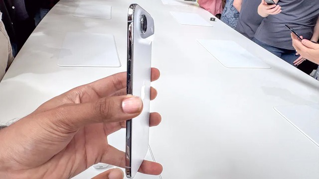 Nhiều mẫu iPhone 17 đang giảm gi&aacute; mạnh s&aacute;t Tết  - Ảnh 3.