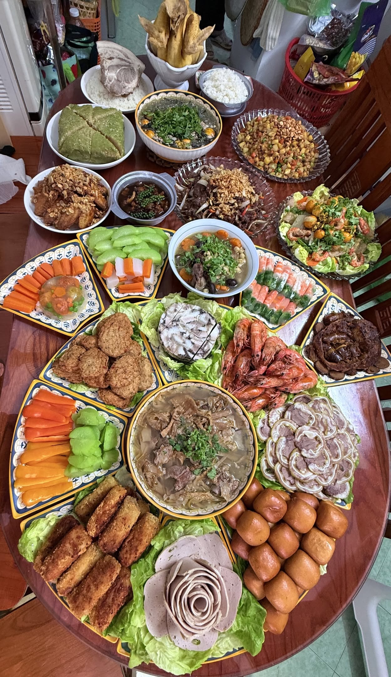 Mâm cơm tất niên "khét" nhất MXH hôm nay: 22 món, có cả món sắp thất truyền - Ảnh 2.