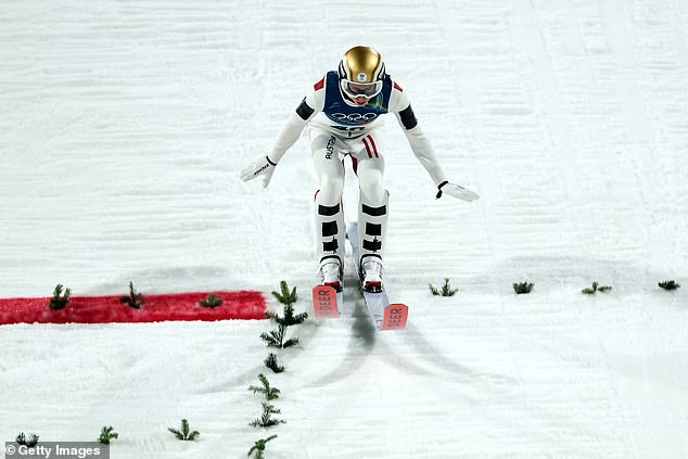 Drama Olympic: VĐV bị cấm thi đấu vì... đi giày rộng hơn 4 milimet - Ảnh 2.