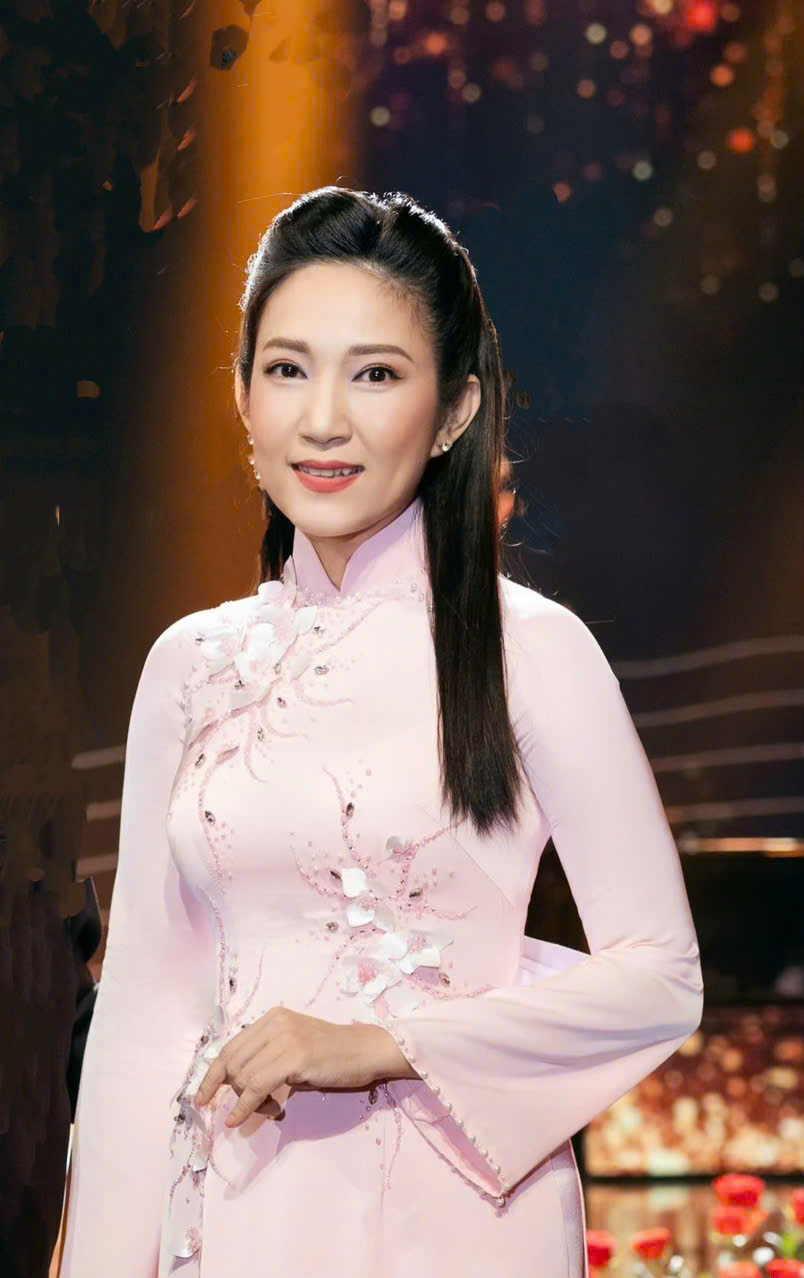 Việt Nam c&oacute; NSND mang h&agrave;m Trung t&aacute;, l&agrave; PGĐ Sở VH-TT TP.HCM: Showbiz từ gi&agrave; đến trẻ kh&ocirc;ng ai d&aacute;m đắc tội- Ảnh 4.