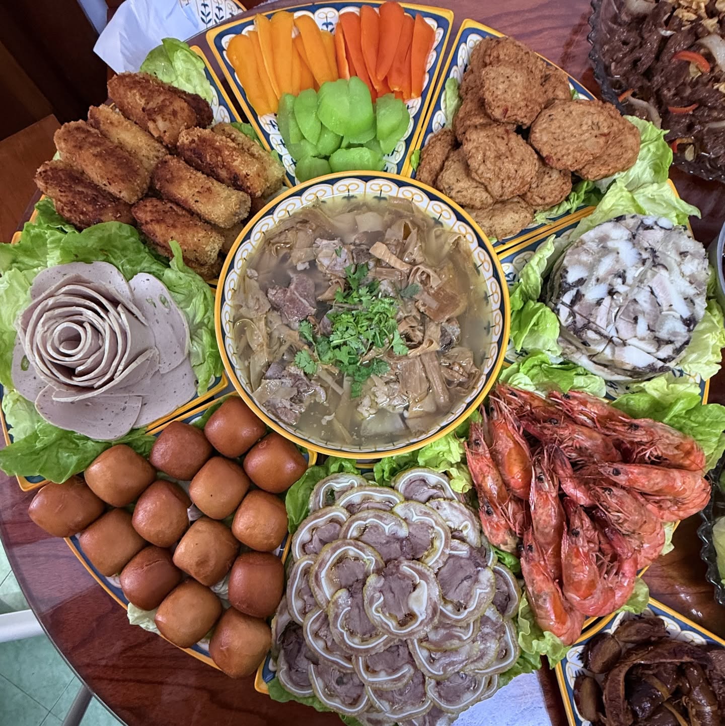 Mâm cơm tất niên "khét" nhất MXH hôm nay: 22 món, có cả món sắp thất truyền - Ảnh 5.