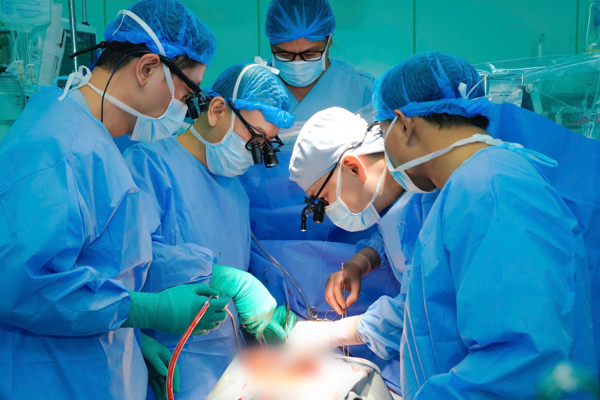 Bệnh viện Đại học Y dược TPHCM thực hiện thành công 4 ca ghép tạng trong đêm giáp Tết - Ảnh 2.