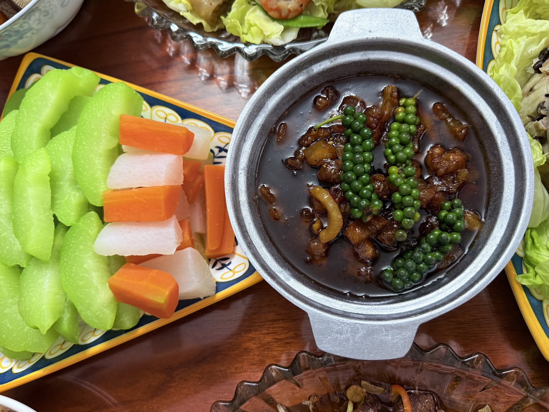 Mâm cơm tất niên "khét" nhất MXH hôm nay: 22 món, có cả món sắp thất truyền - Ảnh 9.