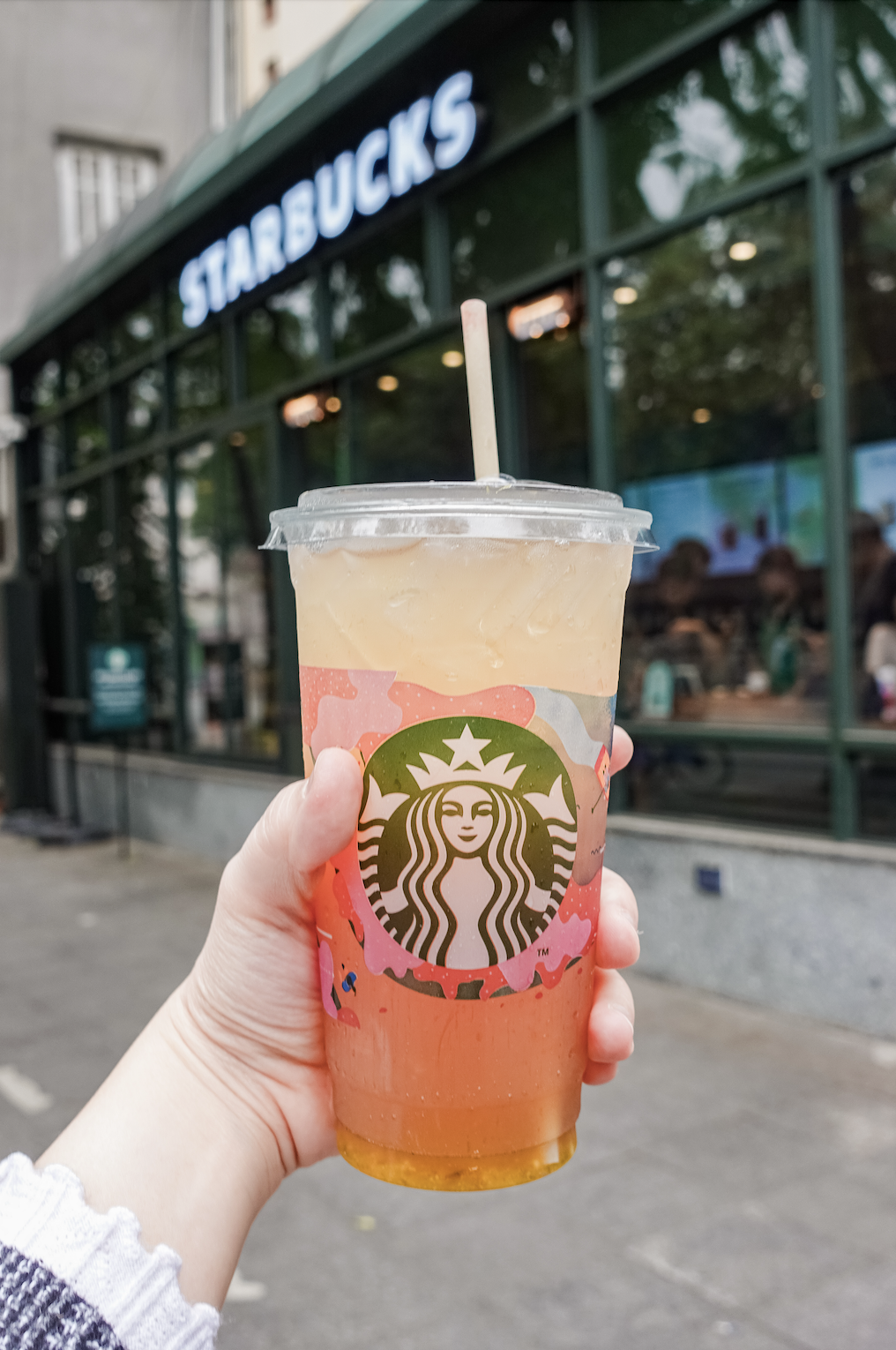 Bỏ 99.000 đồng để uống cốc tr&agrave; c&uacute;c tắc muối của Starbucks, c&oacute; thật sự "tiếc tiền" như lời đồn?- Ảnh 1.