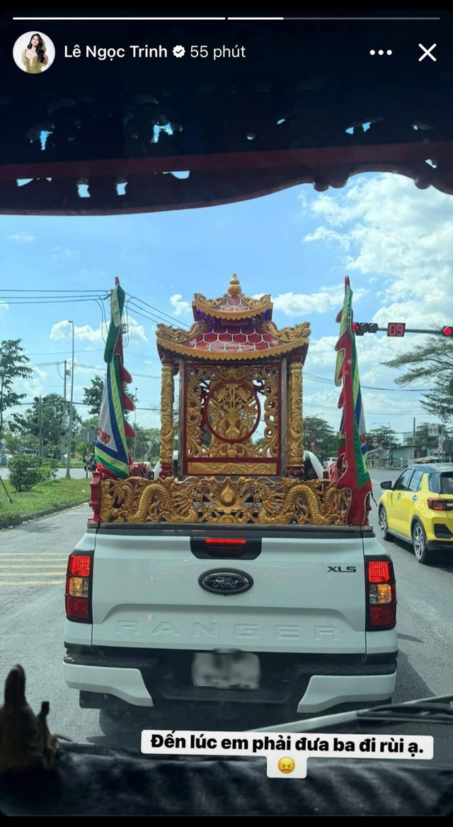 Diễn viên Ngọc Trinh nghẹn lòng đưa tiễn bố về nơi an nghỉ cuối cùng- Ảnh 2.