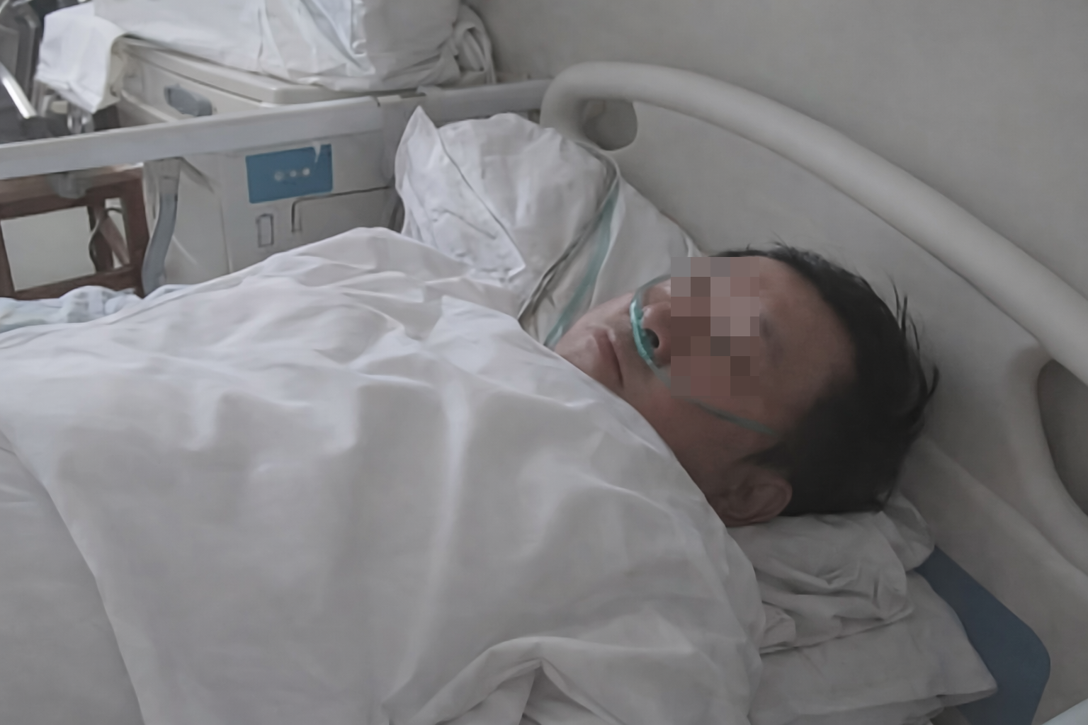 Người đàn ông 45 tuổi đột quỵ, liệt nửa người, vợ bật khóc: Khuyên mãi vẫn không bỏ!- Ảnh 1.