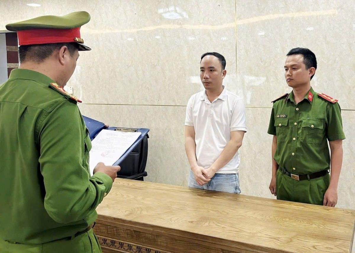 Thi hành lệnh bắt tạm giam giám đốc La Thế Quang - Ảnh 1.