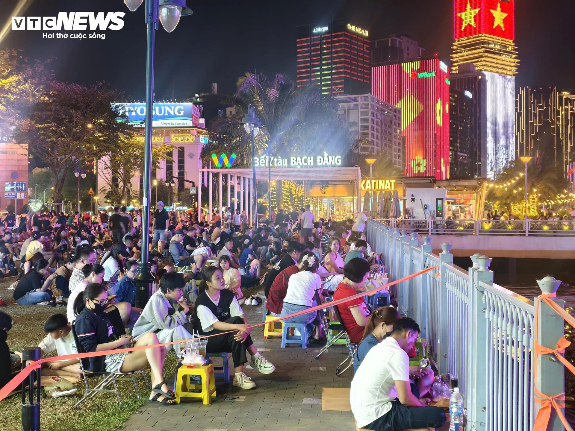 Trực tiếp: Việt Nam đ&oacute;n giao thừa, ch&agrave;o năm mới B&iacute;nh Ngọ 2026 - Ảnh 27.