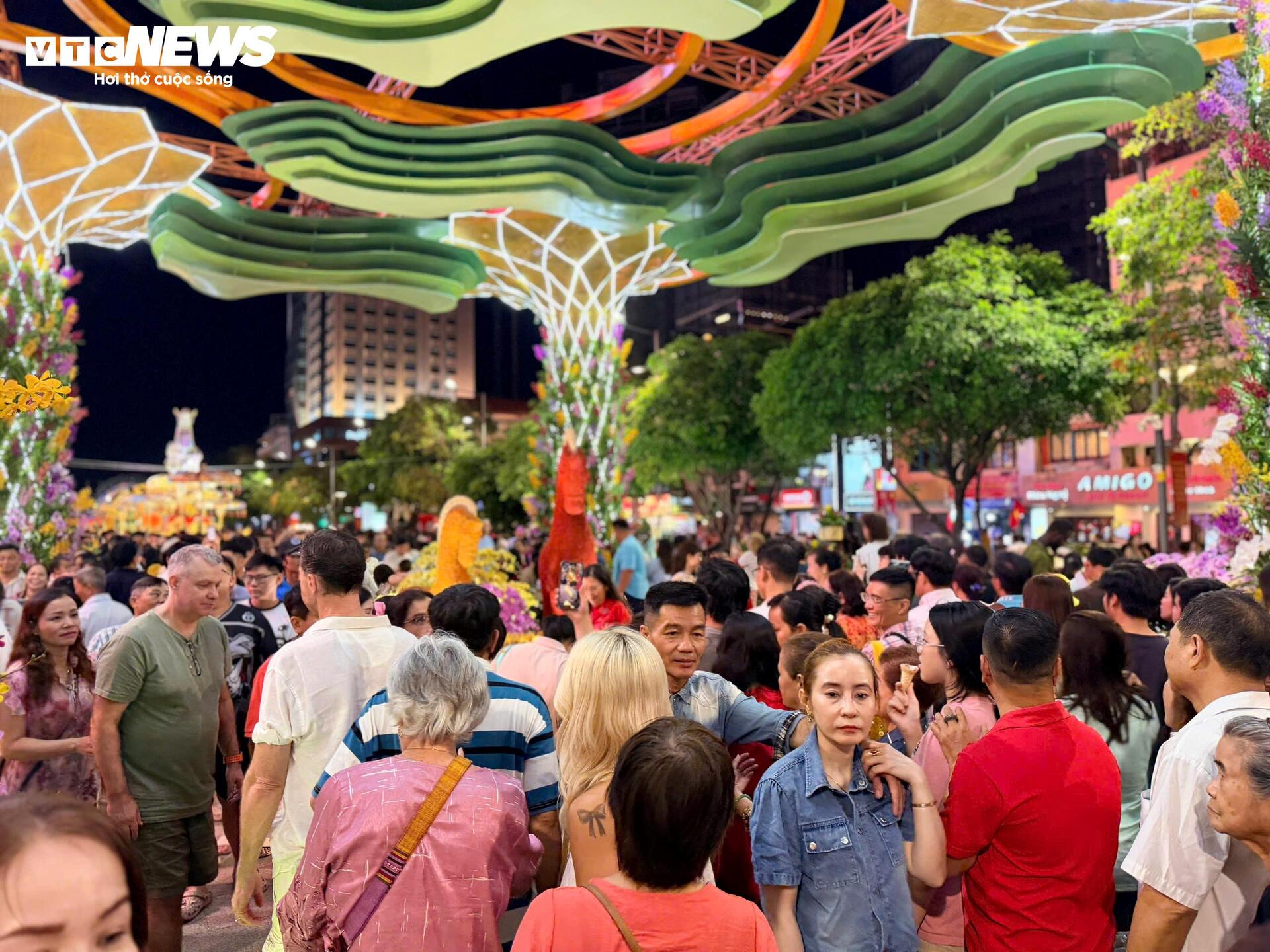 Trực tiếp: Việt Nam đ&oacute;n giao thừa, ch&agrave;o năm mới B&iacute;nh Ngọ 2026 - Ảnh 22.