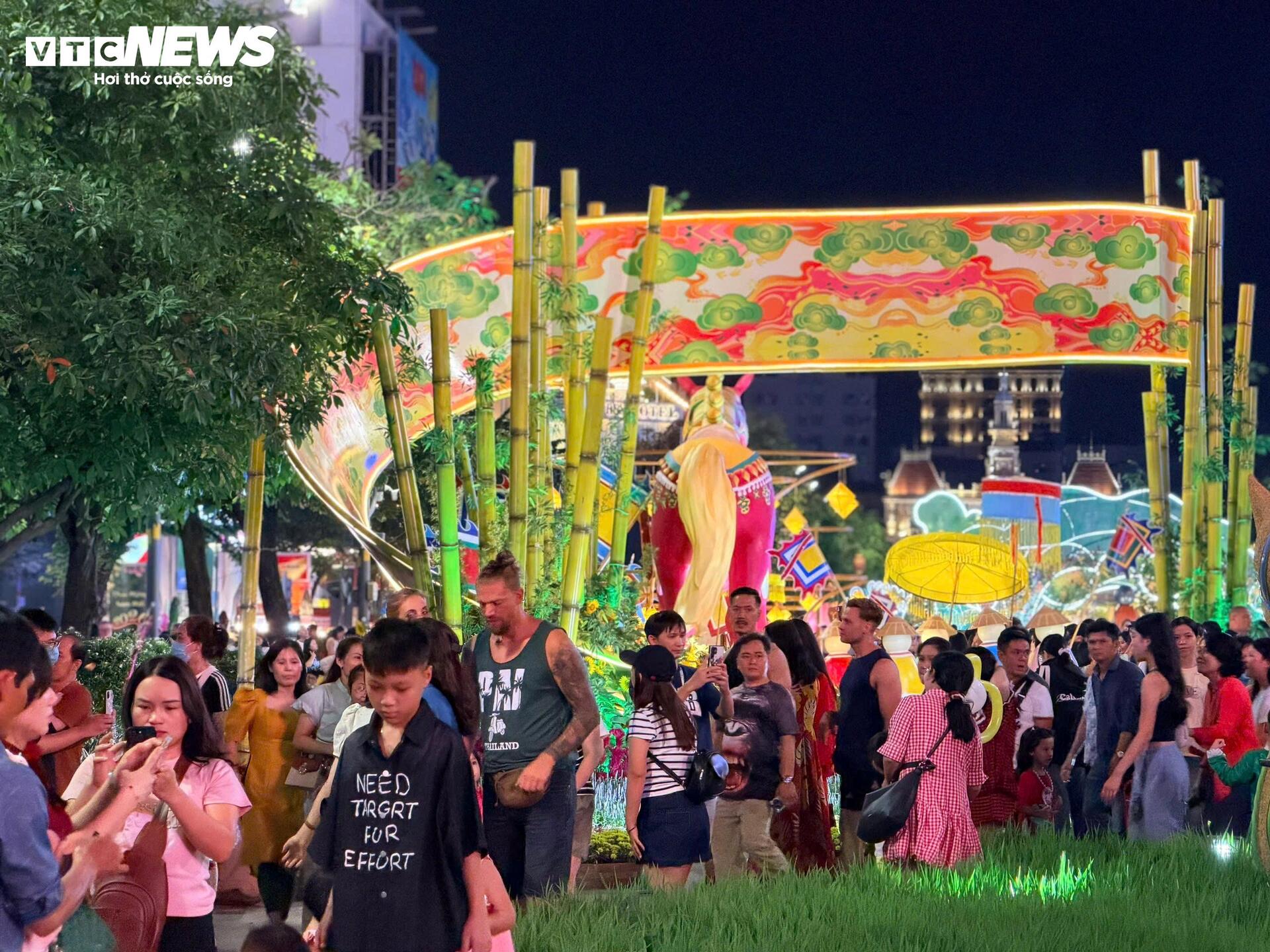 Trực tiếp: Việt Nam đ&oacute;n giao thừa, ch&agrave;o năm mới B&iacute;nh Ngọ 2026 - Ảnh 18.