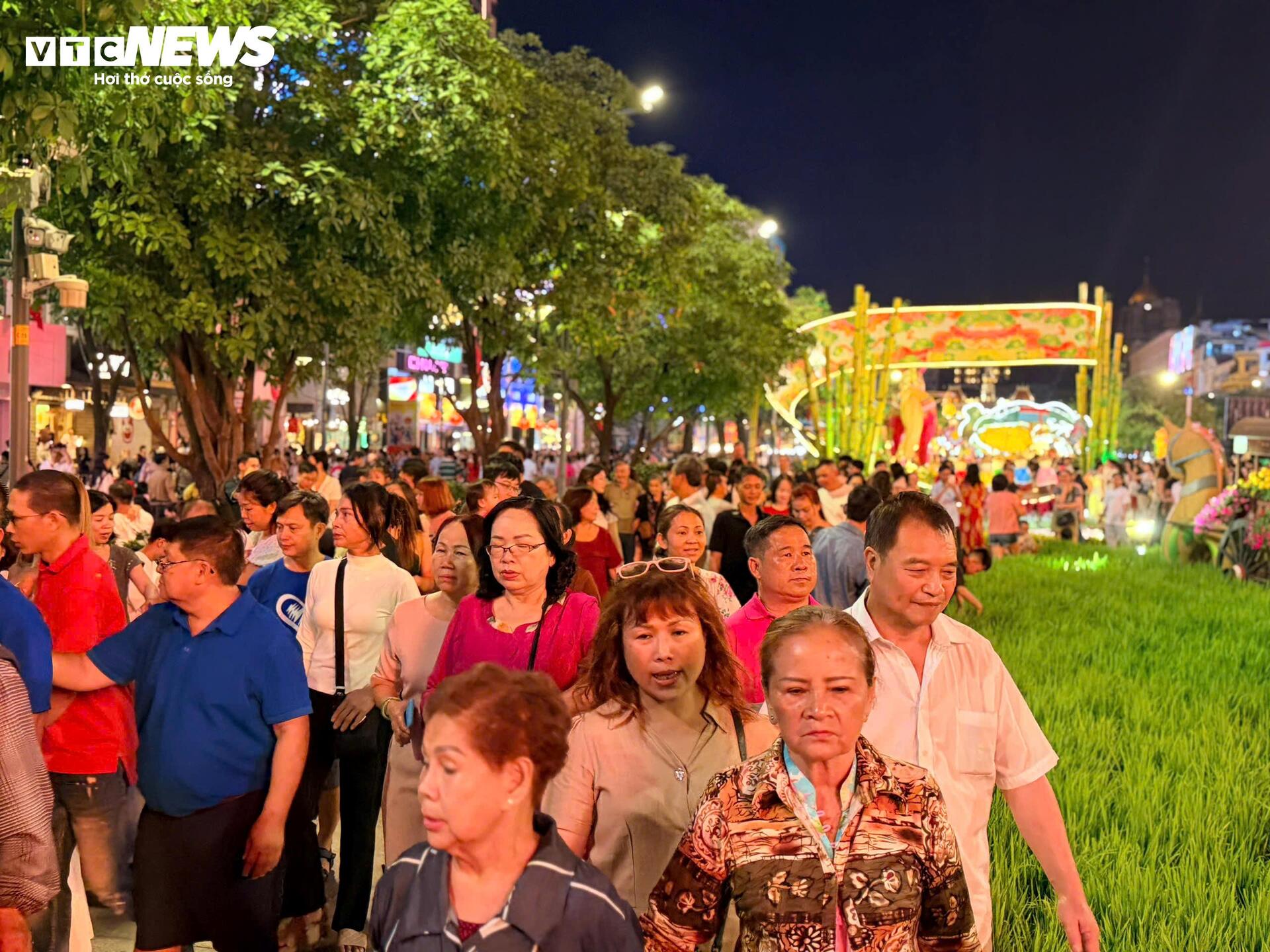 Trực tiếp: Việt Nam đ&oacute;n giao thừa, ch&agrave;o năm mới B&iacute;nh Ngọ 2026 - Ảnh 17.
