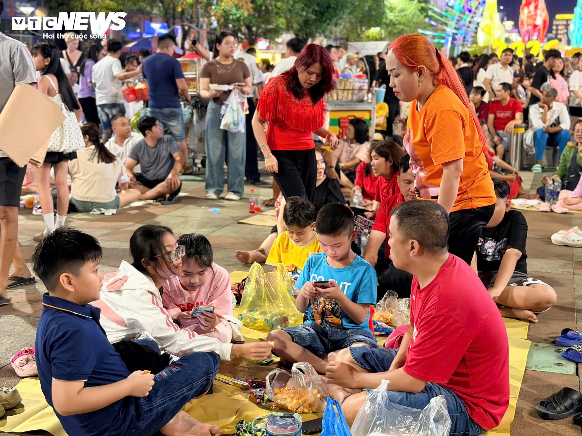 Trực tiếp: Việt Nam đ&oacute;n giao thừa, ch&agrave;o năm mới B&iacute;nh Ngọ 2026 - Ảnh 26.