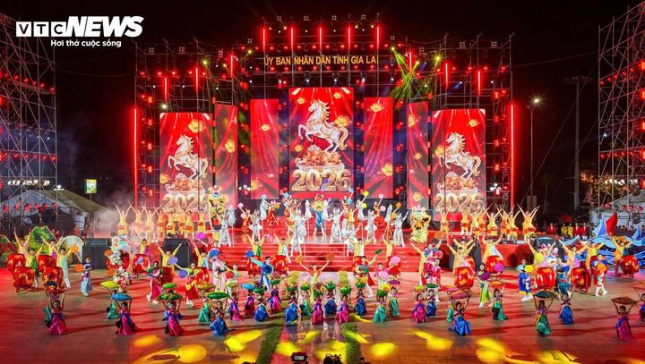 Trực tiếp: Việt Nam đ&oacute;n giao thừa, ch&agrave;o năm mới B&iacute;nh Ngọ 2026 - Ảnh 50.